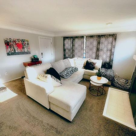 Tacoma Homestay- With Breakfast Included-Private Room Екстер'єр фото