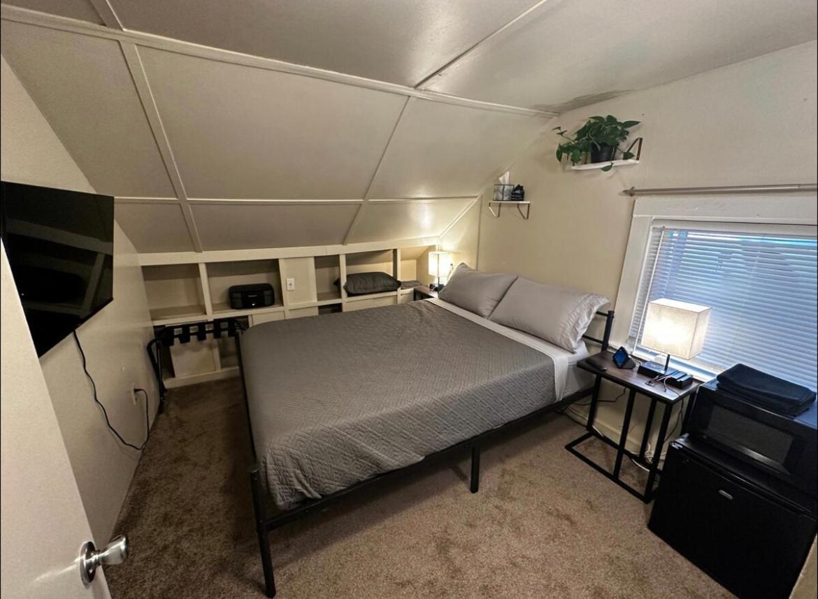 Tacoma Homestay- With Breakfast Included-Private Room Екстер'єр фото