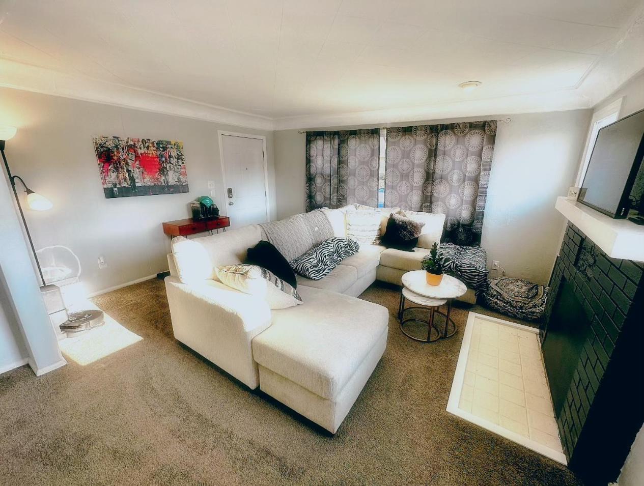 Tacoma Homestay- With Breakfast Included-Private Room Екстер'єр фото